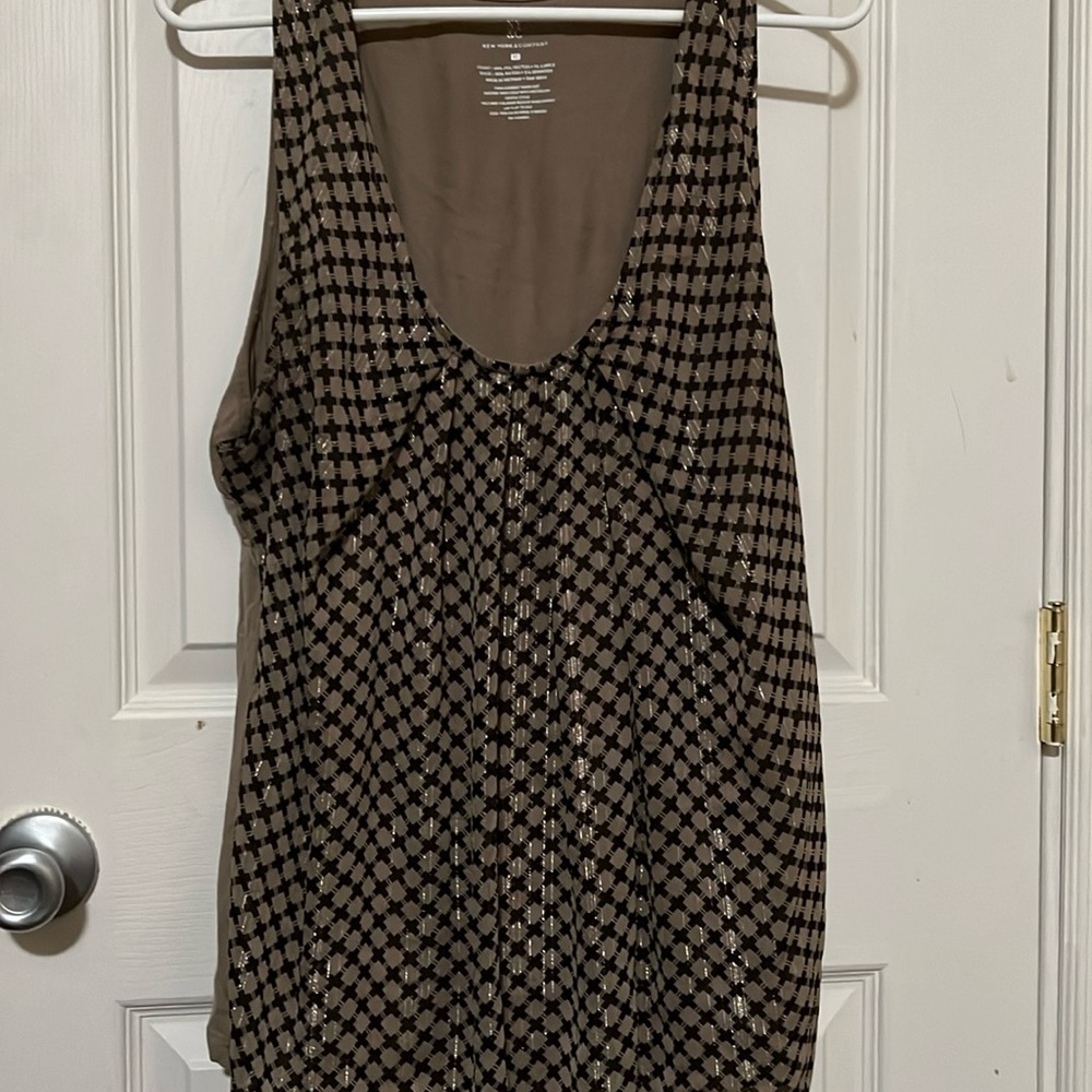 Women’s black and tan flowy tank top